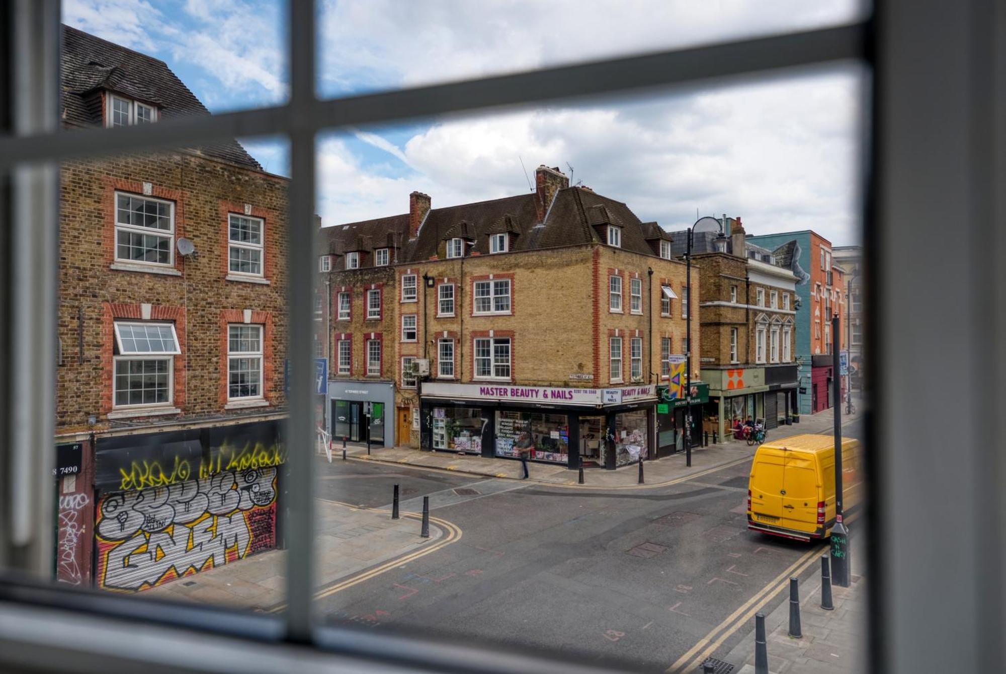 Chic 2 Bedroom Apartment Near Liverpool Street By Gold Stays 런던 외부 사진