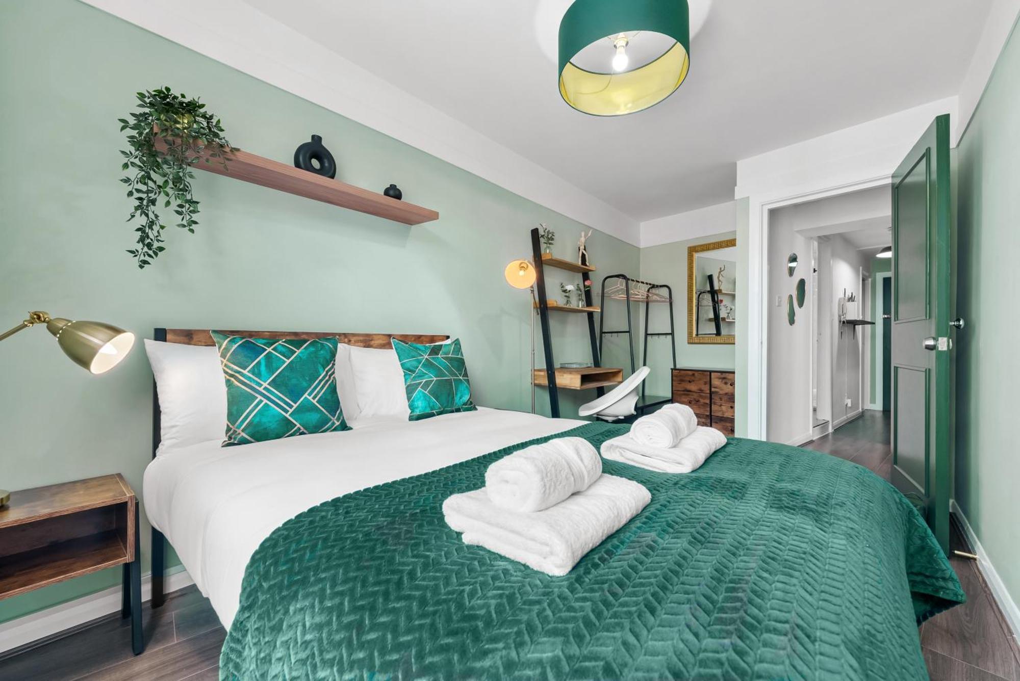 Chic 2 Bedroom Apartment Near Liverpool Street By Gold Stays 런던 외부 사진