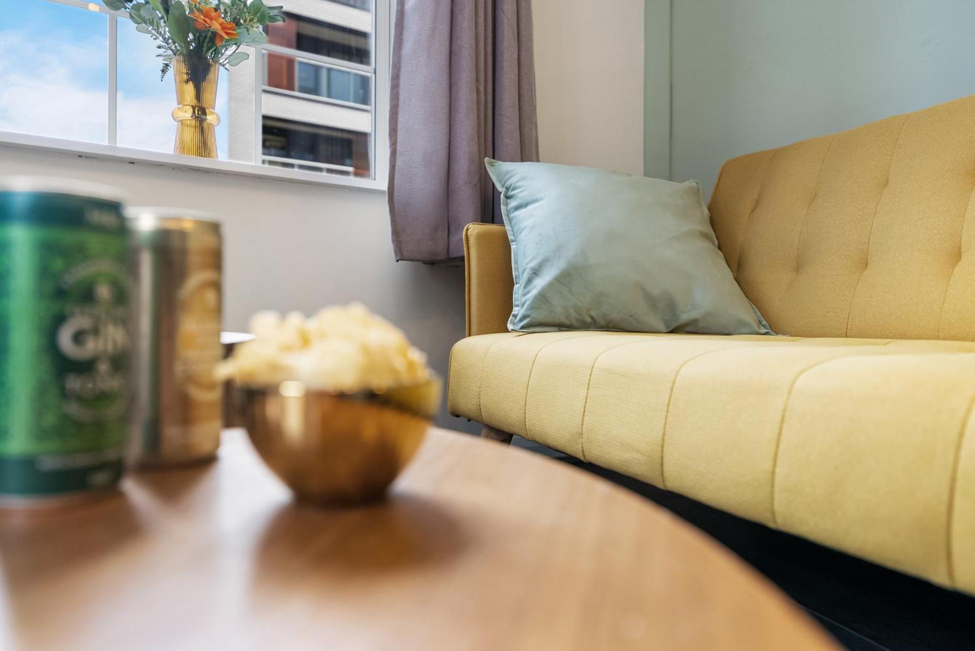 Chic 2 Bedroom Apartment Near Liverpool Street By Gold Stays 런던 외부 사진