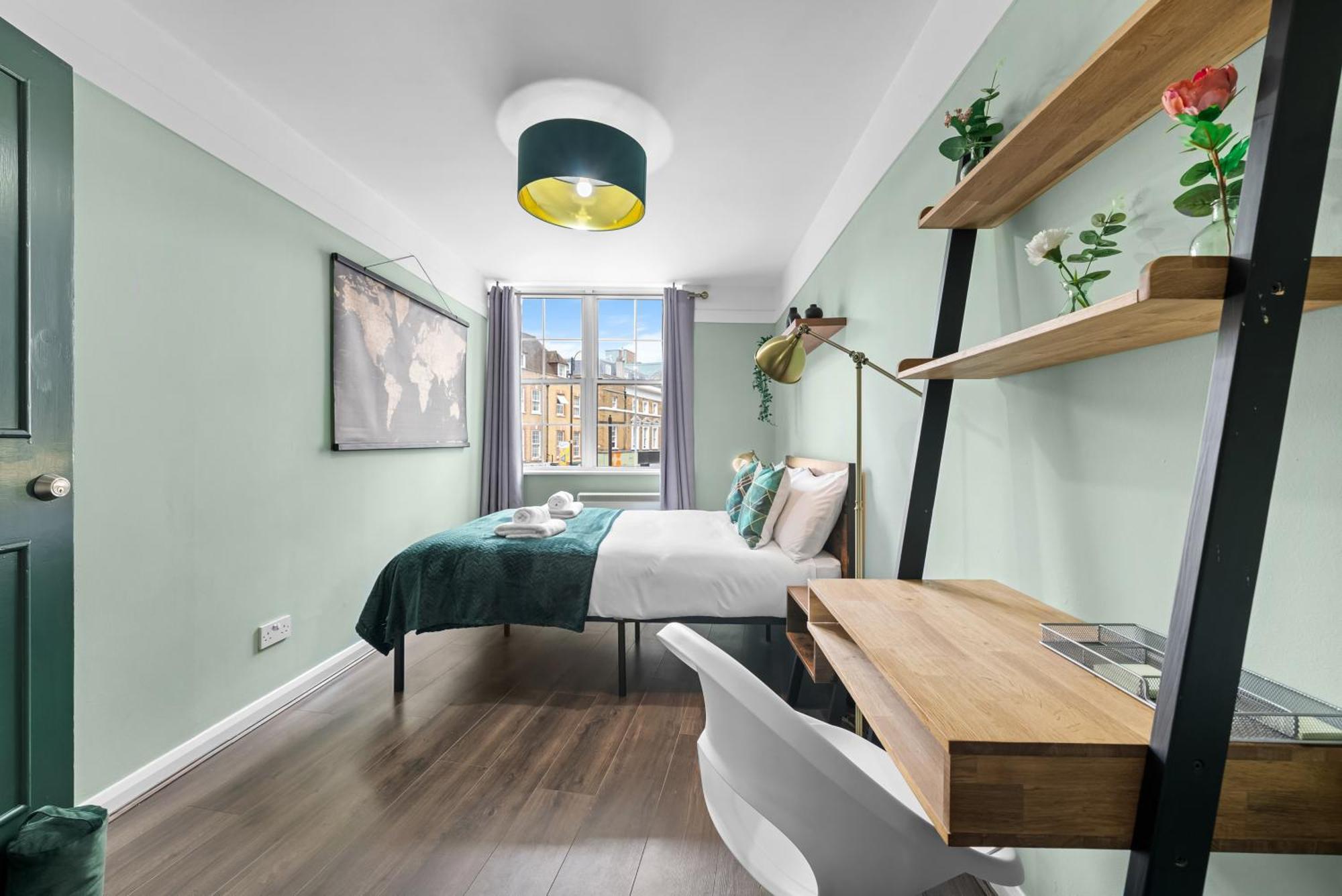 Chic 2 Bedroom Apartment Near Liverpool Street By Gold Stays 런던 외부 사진
