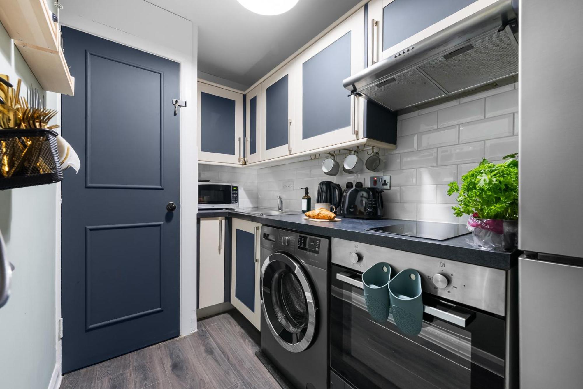 Chic 2 Bedroom Apartment Near Liverpool Street By Gold Stays 런던 외부 사진