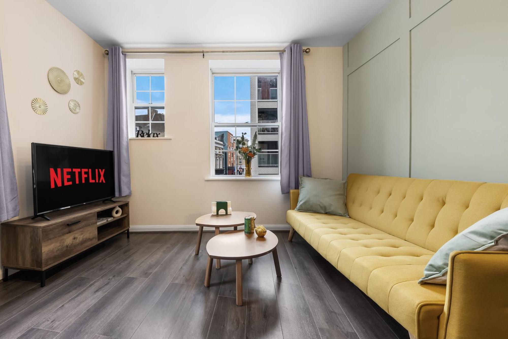 Chic 2 Bedroom Apartment Near Liverpool Street By Gold Stays 런던 외부 사진