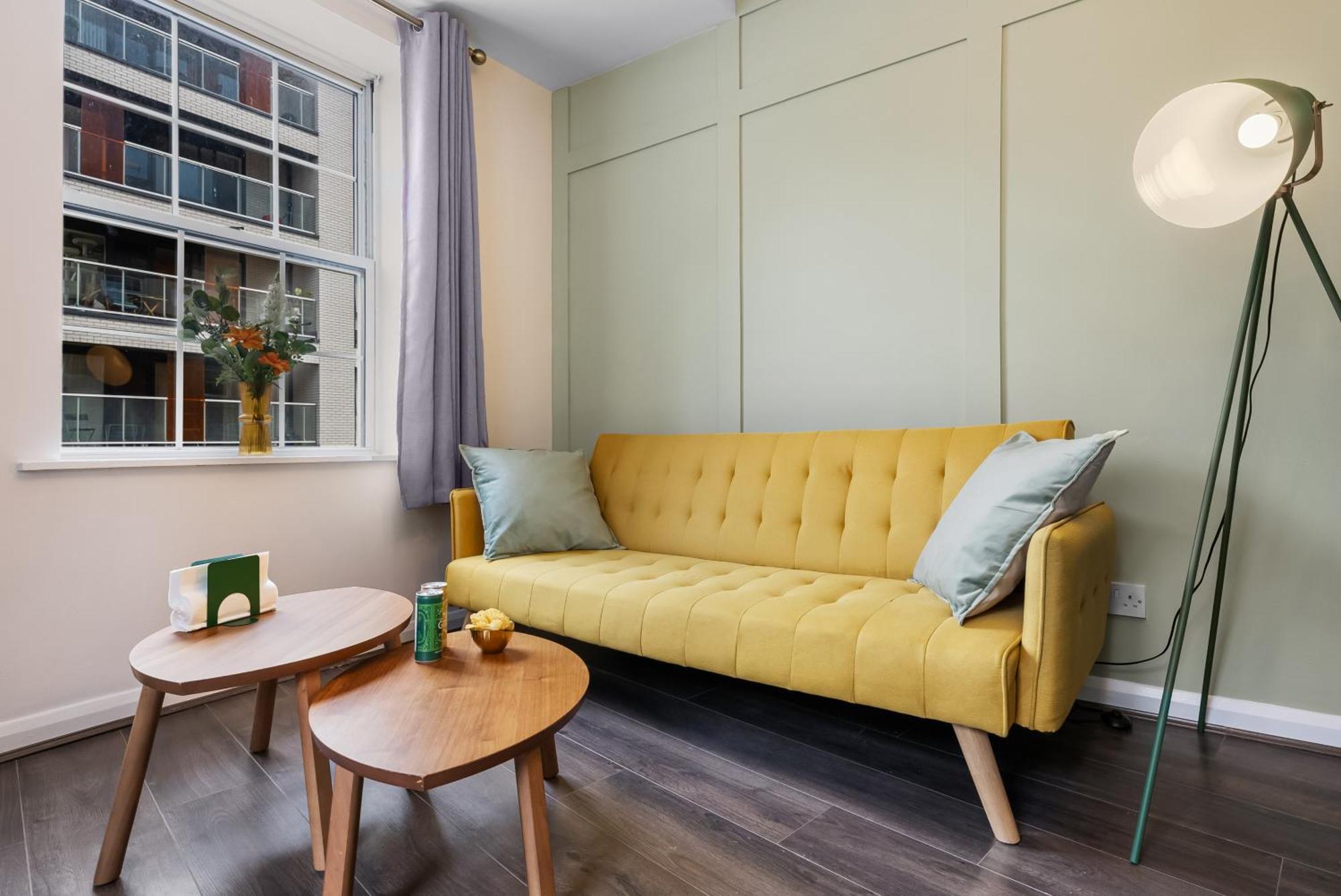 Chic 2 Bedroom Apartment Near Liverpool Street By Gold Stays 런던 외부 사진
