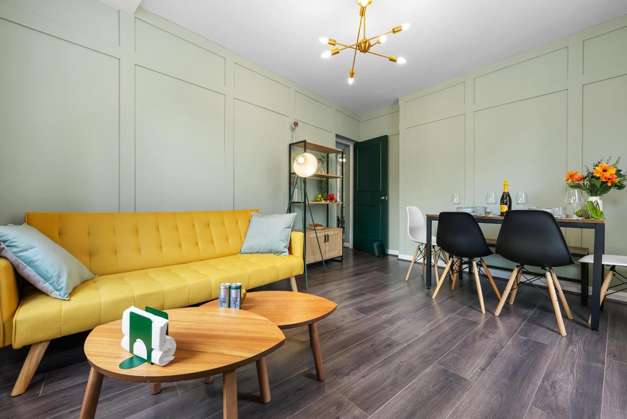 Chic 2 Bedroom Apartment Near Liverpool Street By Gold Stays 런던 외부 사진