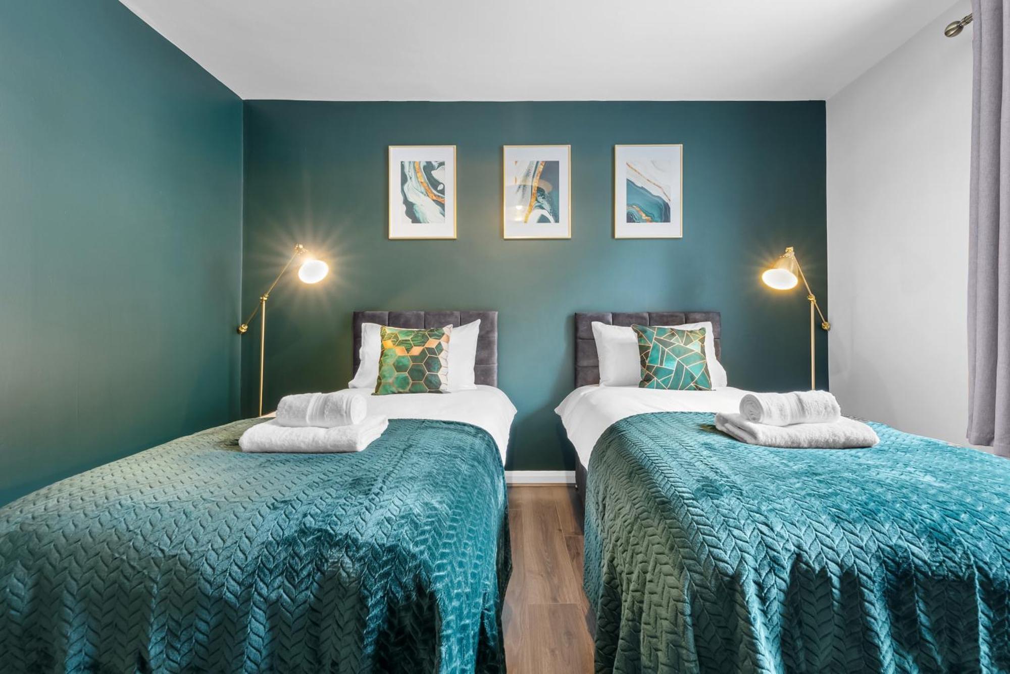 Chic 2 Bedroom Apartment Near Liverpool Street By Gold Stays 런던 외부 사진