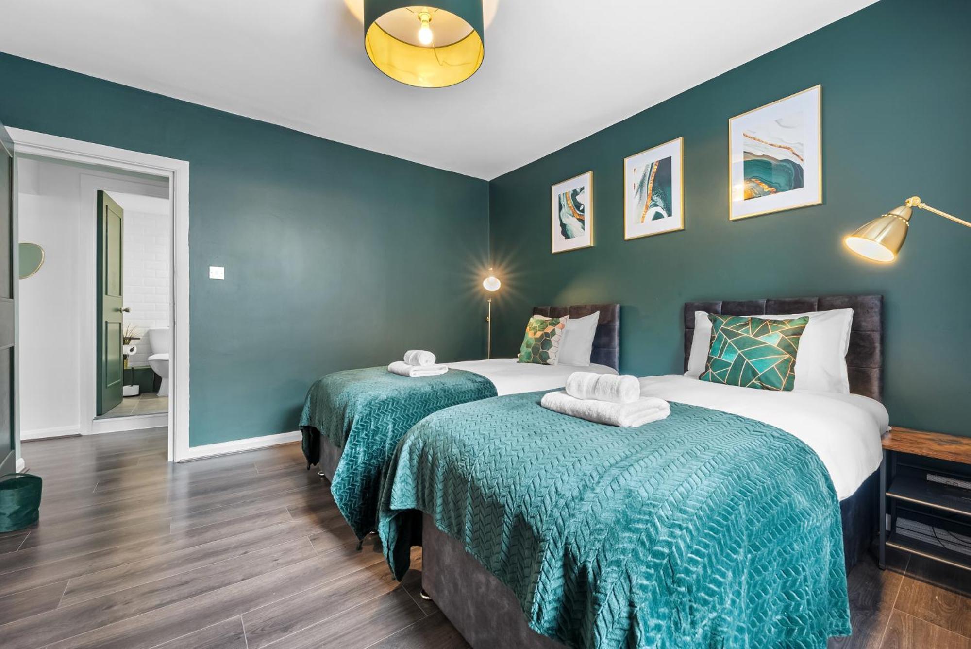 Chic 2 Bedroom Apartment Near Liverpool Street By Gold Stays 런던 외부 사진
